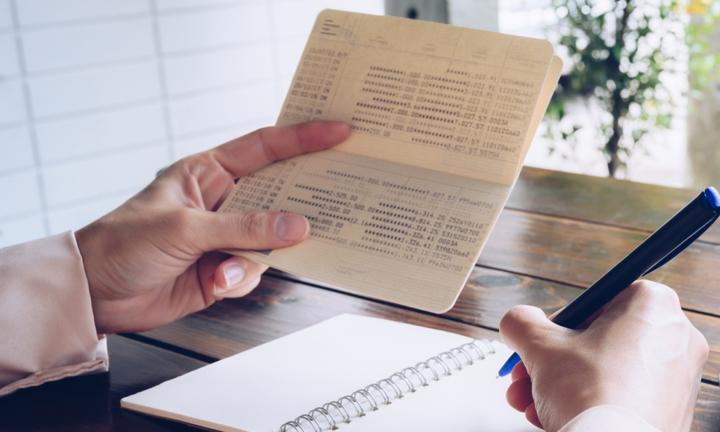 Em trai tôi dọa bỏ rơi bố mẹ nếu không được giữ sổ tiết kiệm dưỡng già