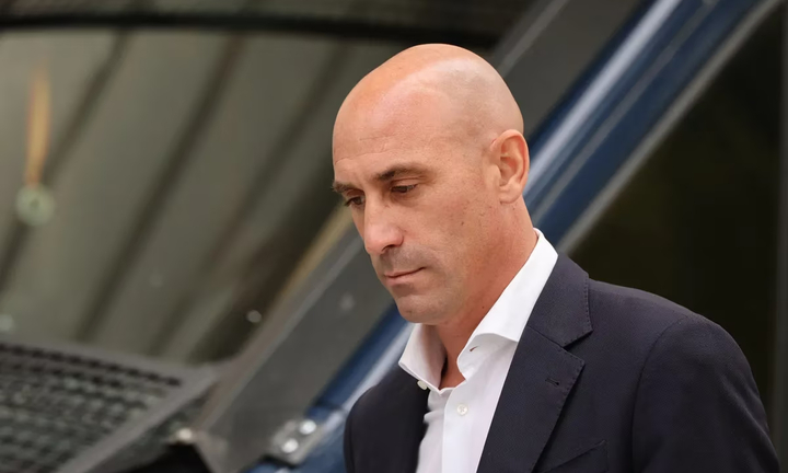 Cựu chủ tịch LĐBĐ Tây Ban Nha bị bắt ở sân bay