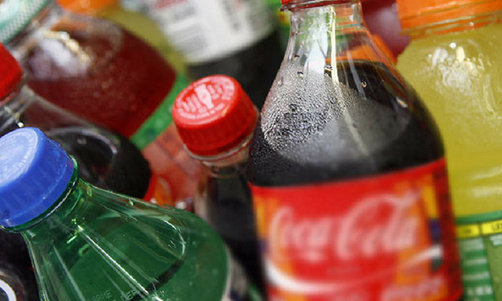 Tại sao người ta không đóng chai nước ngọt đầy đến nắp?