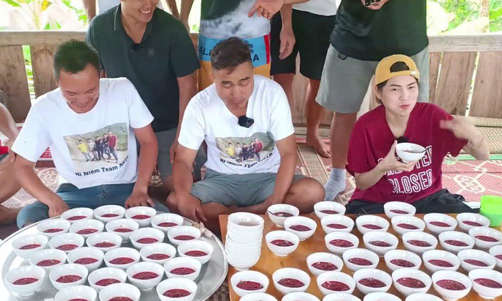 Giải mã người có thể ăn cùng lúc mấy chục bát tiết canh, 50 quả trứng vịt lộn