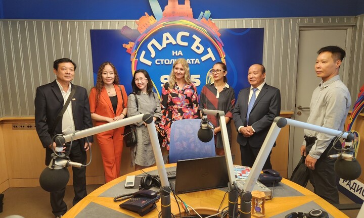 Đoàn lãnh đạo VOV thăm và làm việc với Đài Phát thanh quốc gia Bulgaria