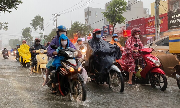 Dự báo thời tiết TP.HCM hôm nay 17/9: Chiều tối có mưa to