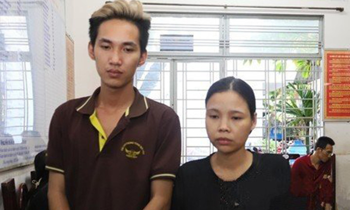 Bắt 'tú bà' chuyên dụ các thiếu nữ chụp ảnh khỏa thân rồi khống chế, ép bán dâm