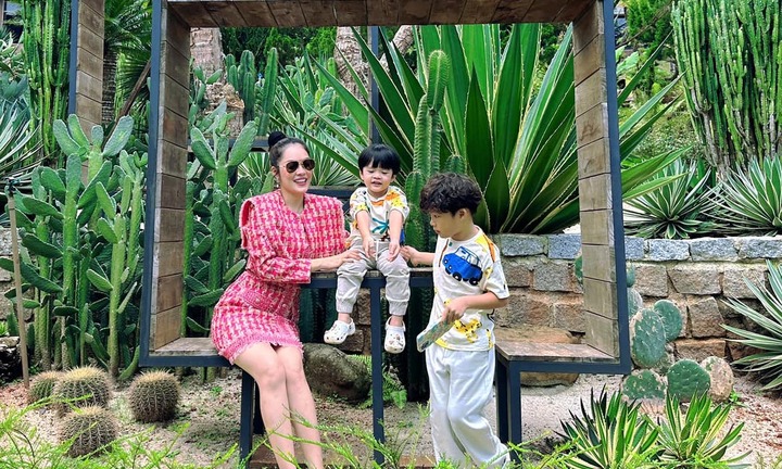 Dương Cẩm Lynh khoe ảnh bình yên bên hai con trai sau biến cố nợ nần
