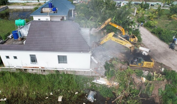 Cưỡng chế 14 biệt thự xây dựng trái phép ở Phú Quốc