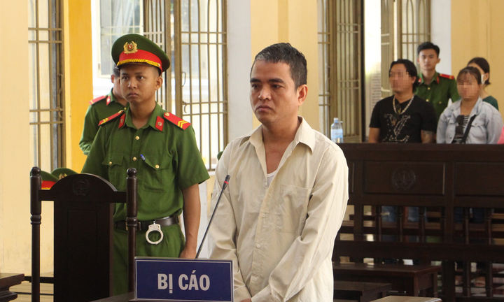 Đến nhà vợ cũ đón con gái đi chơi, người đàn ông đâm em vợ trọng thương