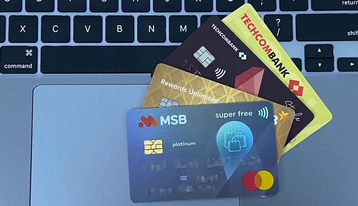 Thẻ ATM hết tiền có bị khóa?