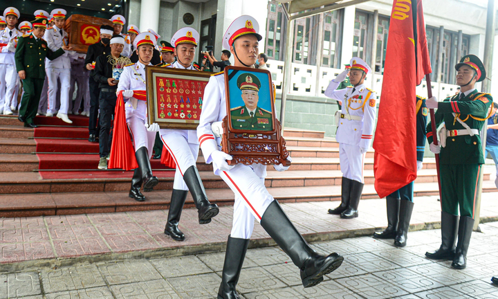 Tiễn đưa Thượng tướng Nguyễn Chí Vịnh về nơi an nghỉ cuối cùng