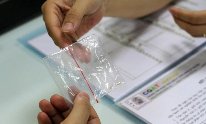 Hành trình từ nhà hộ sinh đến phòng xét nghiệm ADN tìm con cho vợ