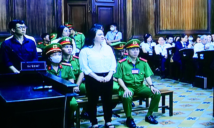 Ca sỹ Vy Oanh, Đàm Vĩnh Hưng yêu cầu xin lỗi, Nguyễn Phương Hằng từ chối