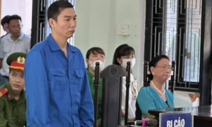 Cựu đại uý công an dùng súng AK cướp tiệm vàng ở Huế lĩnh án hơn 8 năm tù