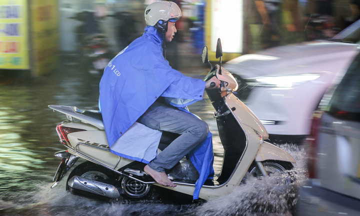 Cả nước mưa tập trung về đêm, đề phòng lốc xoáy trên biển