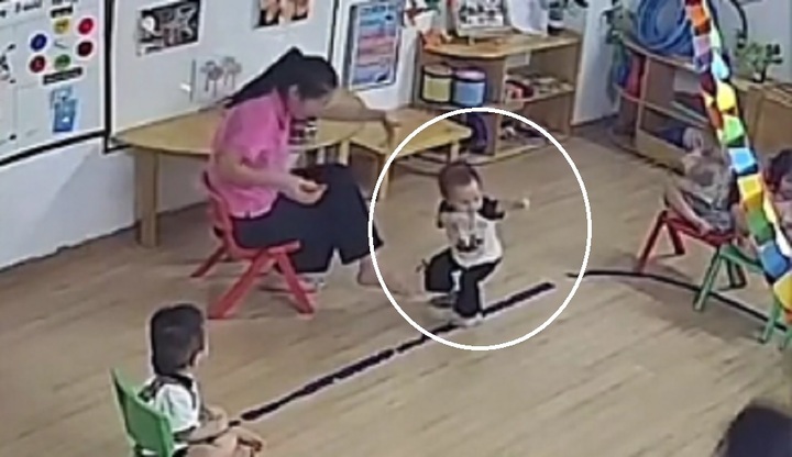 Em bé nhảy rất sung trên nền nhạc 'Từ A đến Z' gây sốt mạng