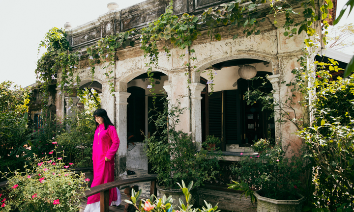 Ca sĩ Ánh Tuyết: Thời trẻ 'thường xuyên đói', về già làm 'diva tỷ phú'