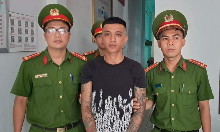 Bắt tạm giam chủ nợ đến nhà cướp xe con nợ