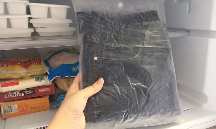 Cho quần áo vào ngăn đá tủ lạnh có tác dụng gì?