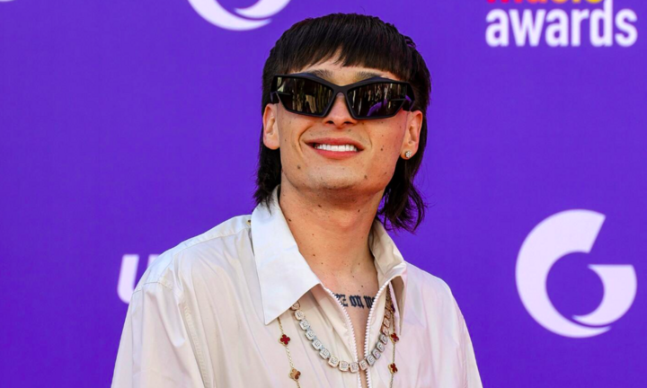 Bị kẻ lạ mặt dọa giết, nam ca sĩ 24 tuổi phải hủy concert