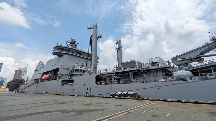 Tàu hộ vệ tên lửa HMNZS Te Mana của New Zealand lần đầu đến Việt Nam