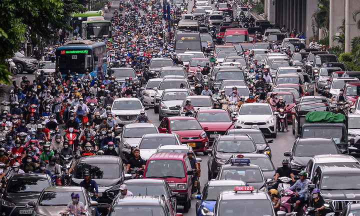 Chính phủ đốc thúc các đô thị lớn hạn chế xe cá nhân