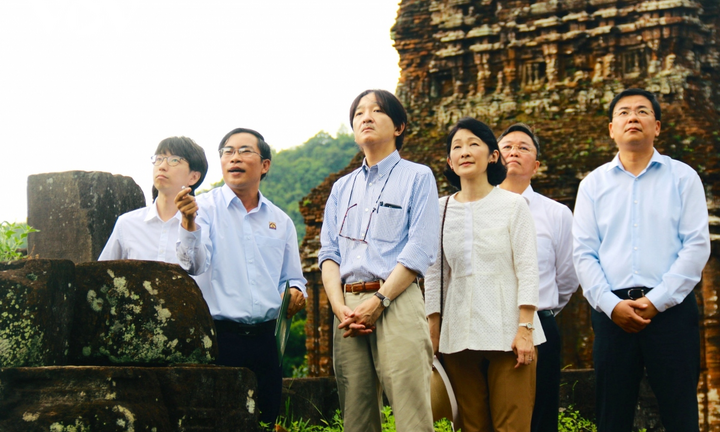 Hoàng Thái tử Nhật Bản và Công nương thăm Khu đền tháp Mỹ Sơn