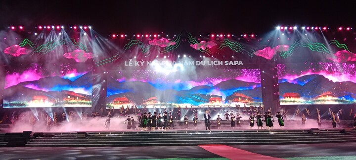 Hàng nghìn người đến dự Lễ kỷ niệm 120 năm du lịch Sa Pa