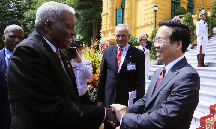 Việt Nam trước sau như một, ủng hộ sự nghiệp xây dựng và phát triển của Cuba