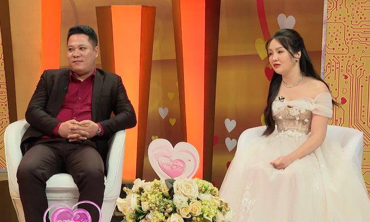 Người phụ nữ xinh đẹp khuyết một tay được chồng coi như của báu 