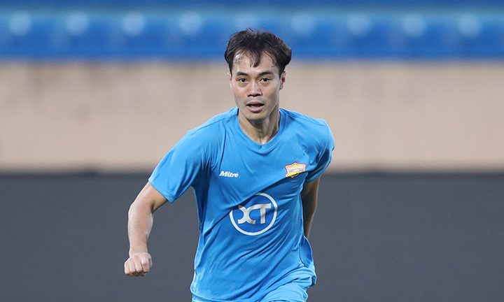Văn Toàn tiết lộ lý do rời Hàn Quốc, trở về khoác CLB Nam Định