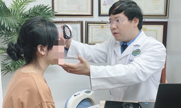 Dùng rượu thuốc ở spa, mặt chi chít mụn mủ 