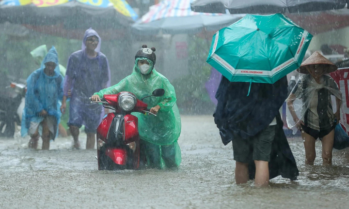 Mưa lớn từ Bắc vào Nam, đề phòng lũ quét và sạt lở tại 9 tỉnh