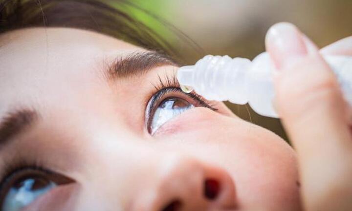Tự chữa đau mắt tại nhà, cô gái mất thị lực