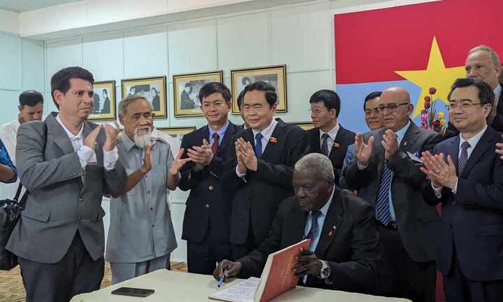 Chủ tịch Quốc hội Cuba thăm di tích lịch sử tại Quảng Trị