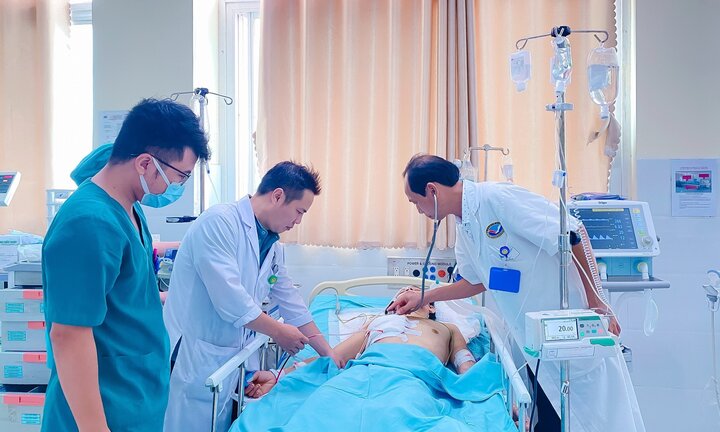 Cứu sống nam thanh niên bị dao đâm thấu ngực