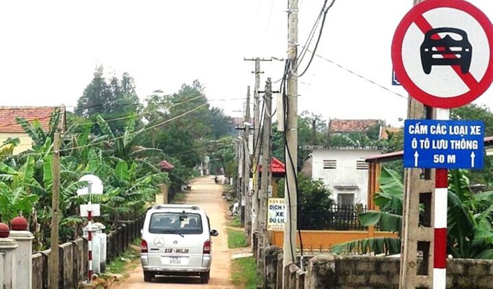 Xã có quyền dựng biển cấm ôtô, xe tải đi vào địa phận?