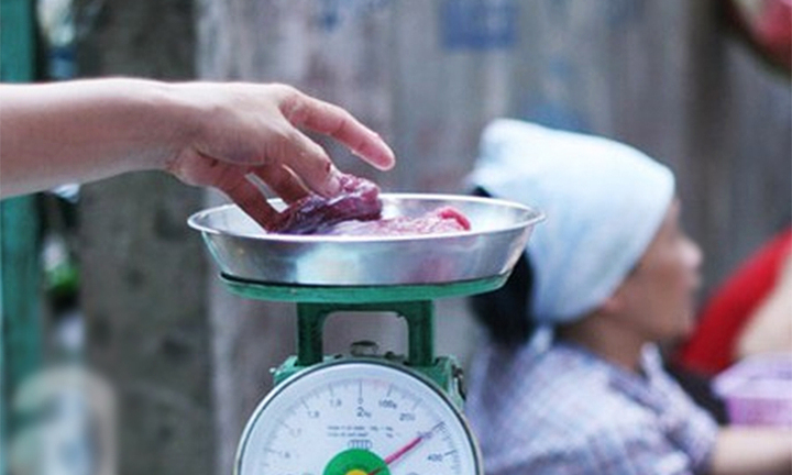 Cách chống cân điêu khi đi chợ