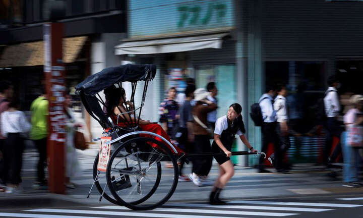 Những cô gái Nhật làm nghề kéo xe