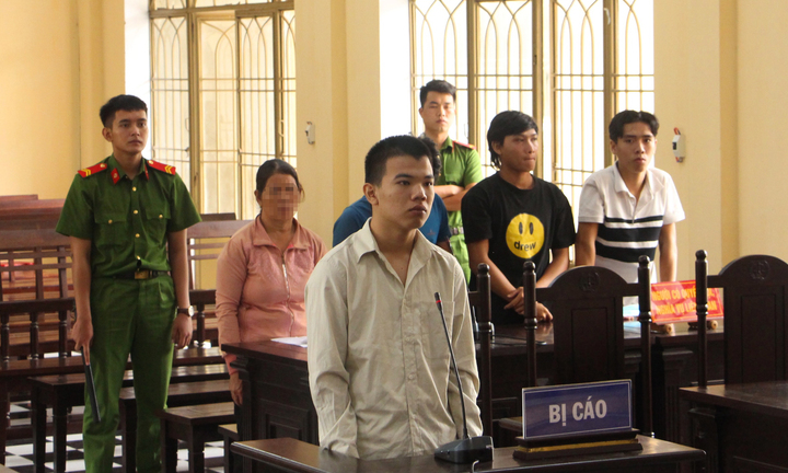 Đâm bạn nhậu nợ tiền không chịu trả, nam thanh niên lĩnh án