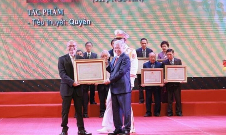 Nhà văn bức xúc vì 4 tháng chưa nhận được tiền thưởng Giải thưởng Nhà nước