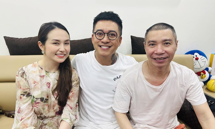 Vợ chồng Tuấn Hưng sang thăm, NSND Công Lý xúc động nói: Bao năm vẫn yêu thương