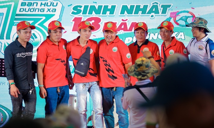 'Bạn hữu đường xa' đón tuổi 14 tại Cần Thơ