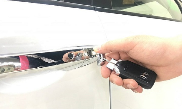 Công dụng chìa khóa cơ ẩn trong khóa thông minh ô tô