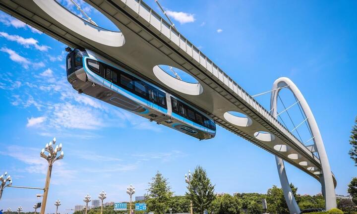 Video: Có gì bên trong tàu treo trên không Trung Quốc vừa chính thức vận hành?