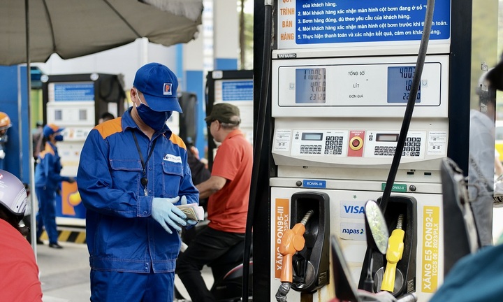 Lùi ngày điều chỉnh giá xăng dầu, dự báo giá có thể giảm