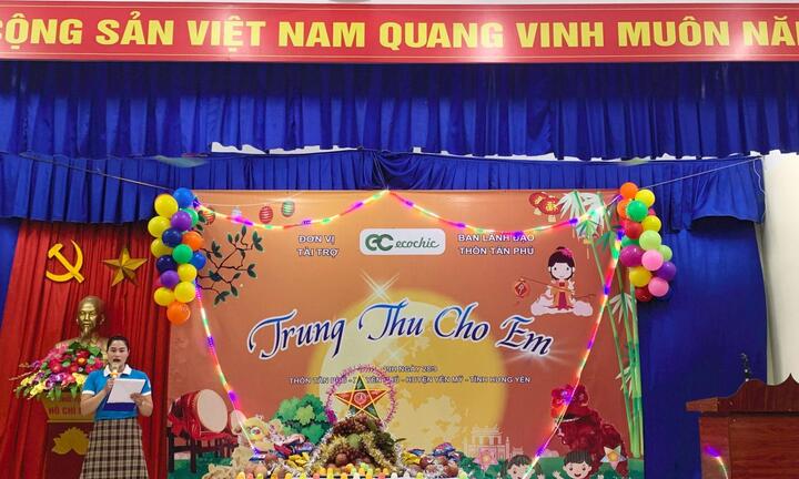 Thương hiệu thời trang ECOCHIC trao quà trung thu cho 200 bạn nhỏ tại Hưng Yên