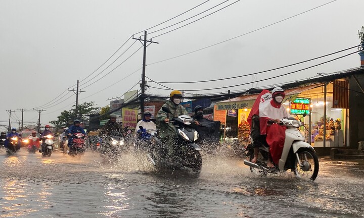 Dự báo thời tiết TP.HCM hôm nay 30/9: Chiều và tối có mưa rào