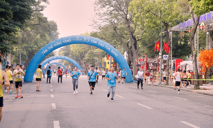 Truyền lửa thể thao tại Chung kết Giải chạy Báo Hà Nội Mới mở rộng lần thứ 48