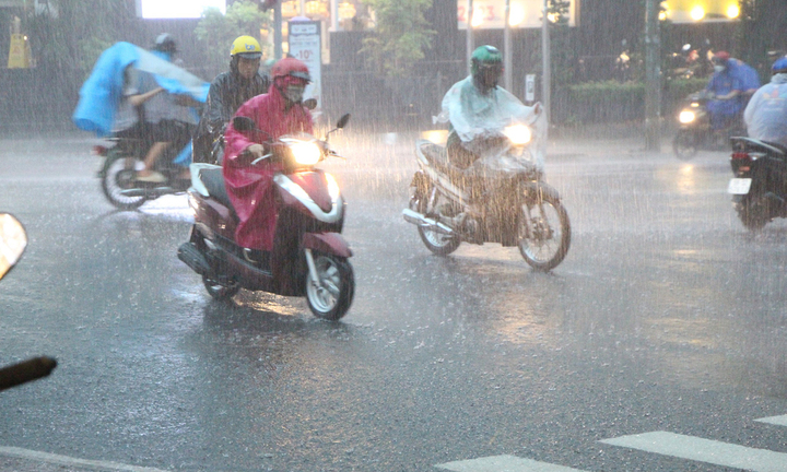 Dự báo thời tiết ngày 3/10: Từ Nam Trung Bộ trở vào mưa dồn về chiều và tối