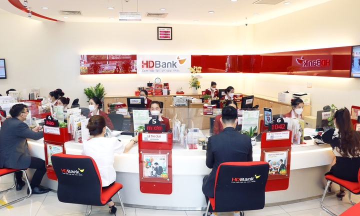 Chi lương qua ngân hàng nào để được hưởng nhiều ưu đãi hấp dẫn nhất?