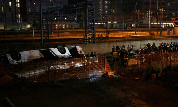 Xe buýt lao xuống cầu ở Italia, 21 người thiệt mạng