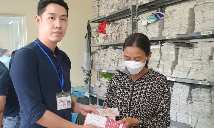 Từ Thái Bình lên Hà Nội mua nhà, một phụ nữ quên tài sản 2 tỷ đồng trên xe buýt